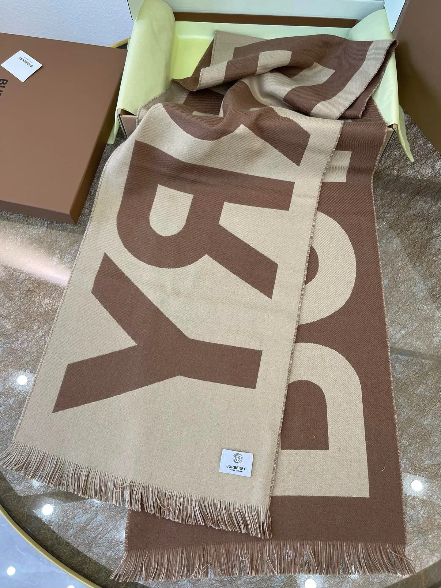 CLTH389 B Logo Wool Jacquard Scarf / 188 x 33cm/74 x 13in