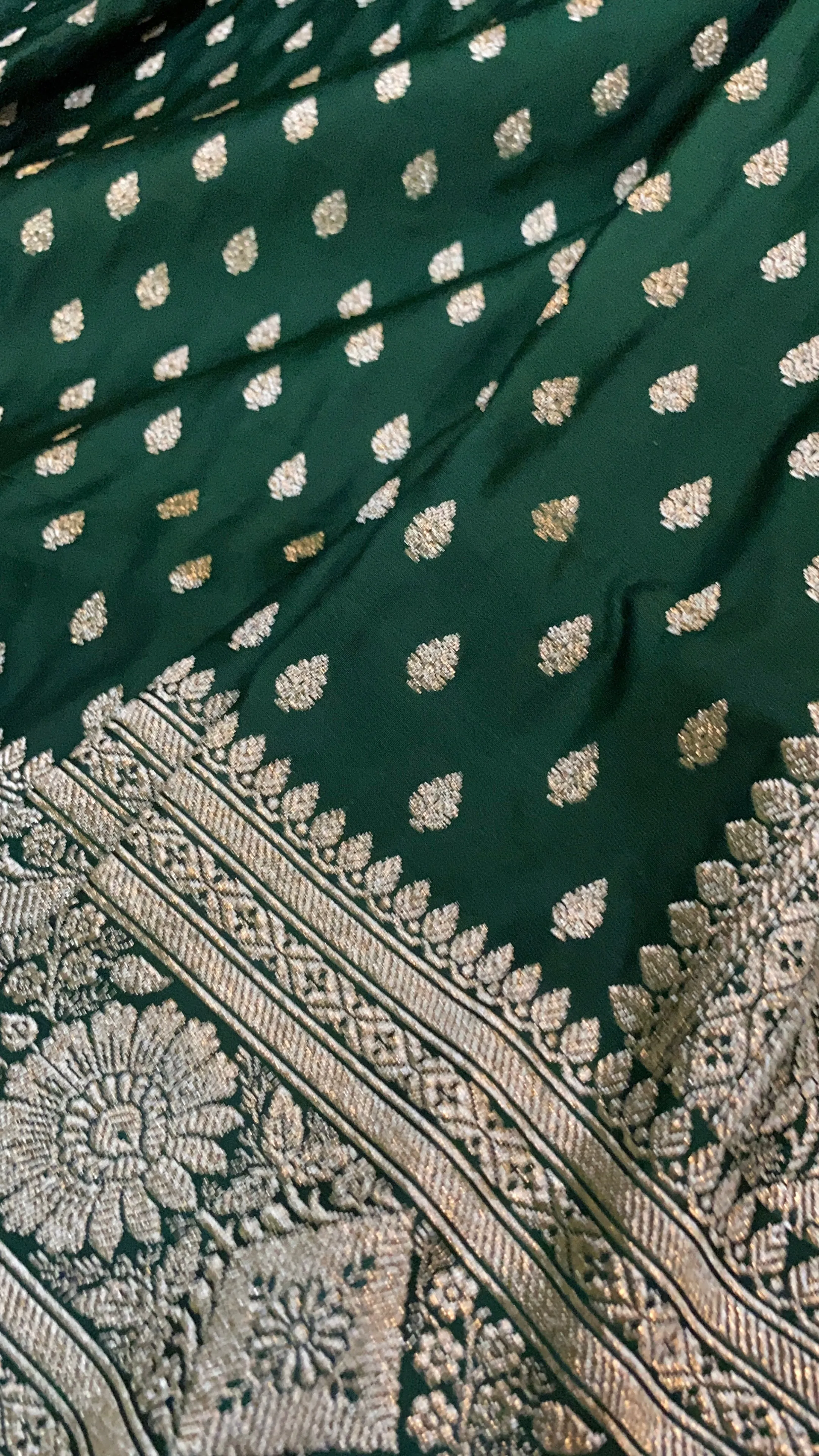 Exquisite Handloom Bottle Green Pure Silk Banarasi Saree